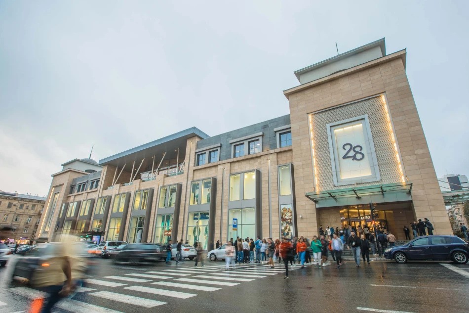 28 Mall Parking and Facade Lighting